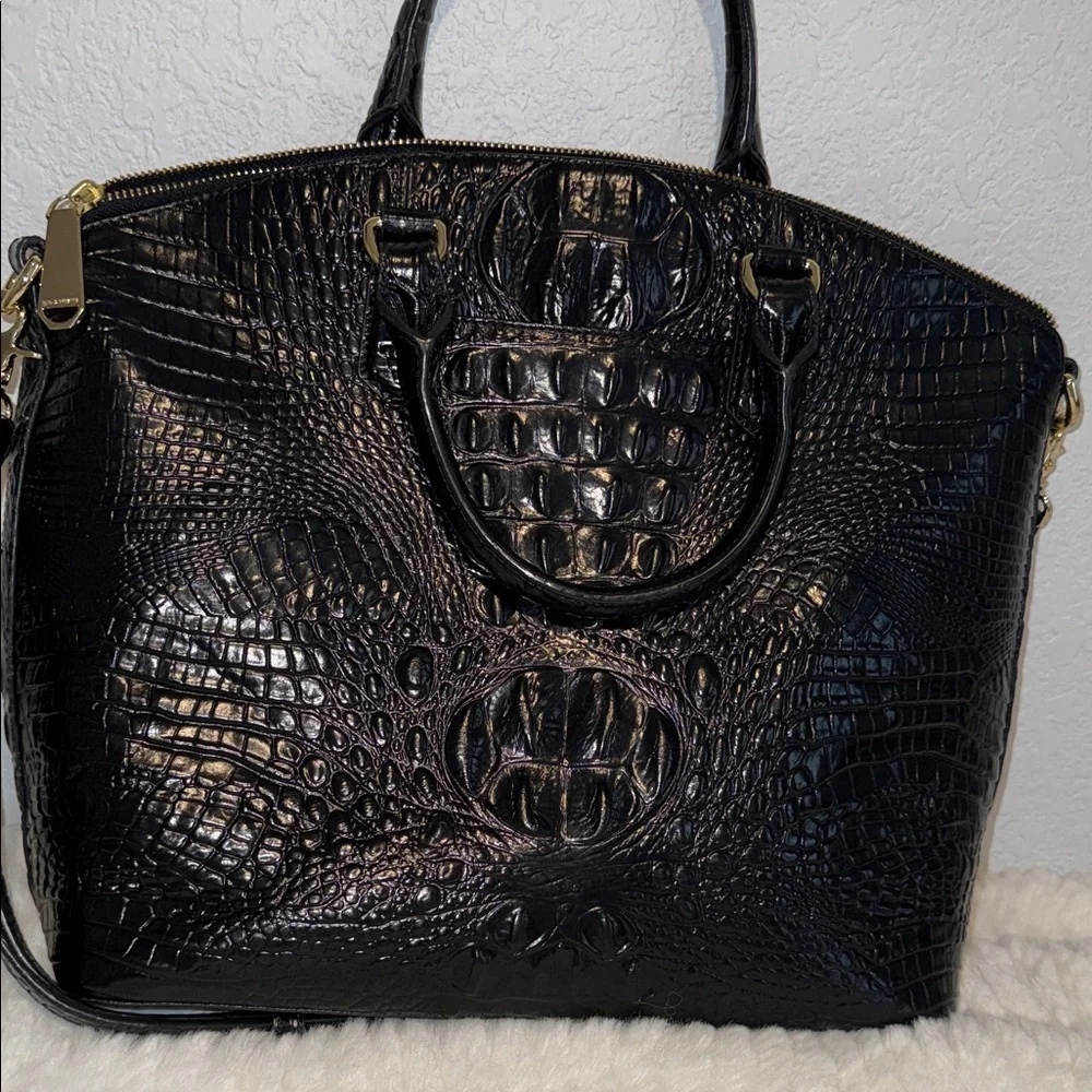 BRAHMIN Elegant Black Crocodile-Embossed Women's Bag like new